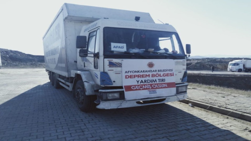 Belediyenin yardım tırları deprem bölgesine ulaştı