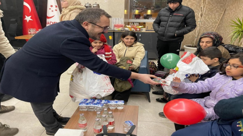 Saadet Partisi, genel merkez binasını afetzedelerin kullanımına açtı