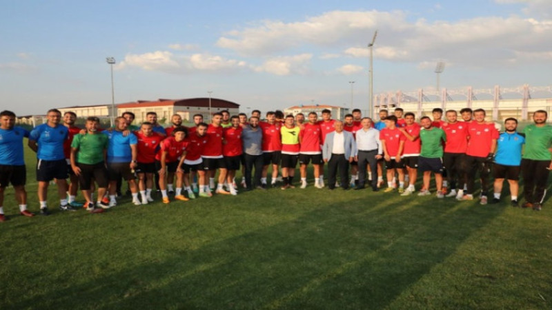 Mehmet Zeybek'ten Hes İlaç Afyospor'a moral ziyareti