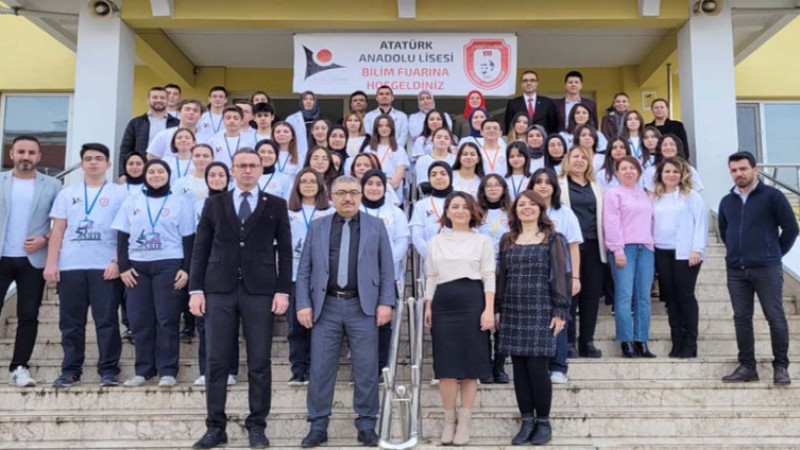 Atatürk Anadolu Lisesinde Bilim Fuarı açıldı