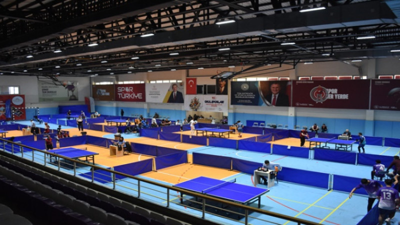 Afyonkarahisar'da yurtlar arası masa tenisi müsabakaları başladı