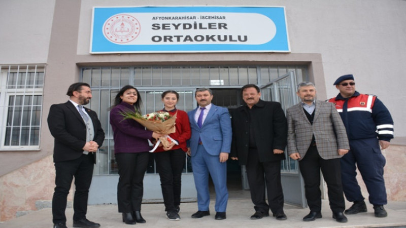 İscehisar Kaymakamı öğrencilerle buluştu
