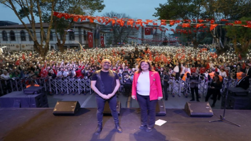 Haluk Levent, Afyonkarahisar'ı salladı