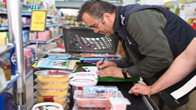 Emirdağ Zabıtasından marketlere denetim gerçekleştirildi