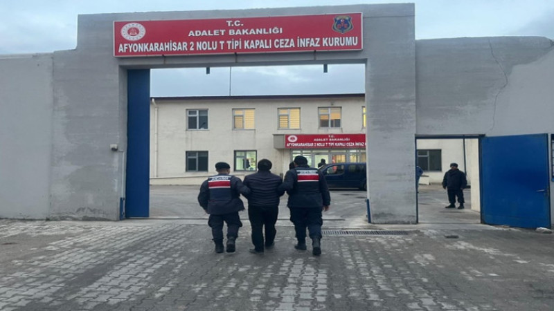 Çobanlar'da aranması bulunan şahıs emniyet ekiplerince yakalandı