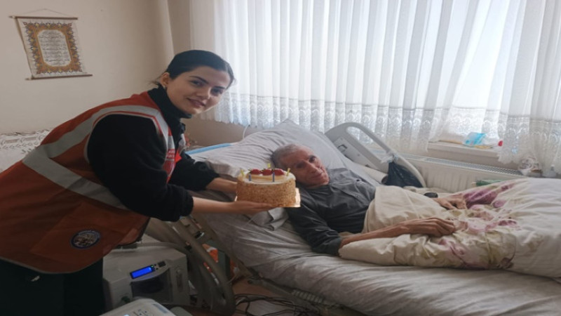 Emirdağ Belediyesi'nden gönülleri ısıtan doğum günü sürprizi