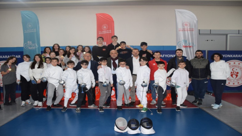Afyonkarahisar’da Okul Sporları Eskrim Müsabakaları tamamlandı