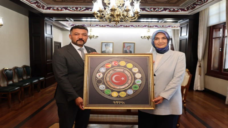 Ülkü Ocakları Vali Yiğtibaşı'nın yanında
