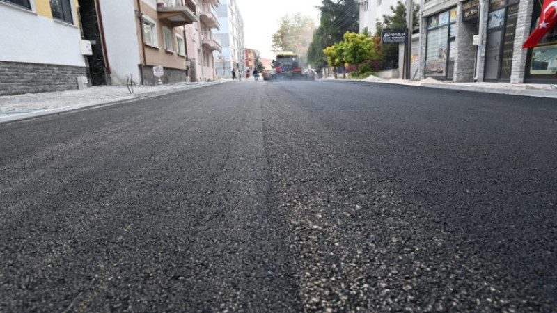 Emirdağ’da sıcak asfalt çalışmaları başarıyla tamamlandı