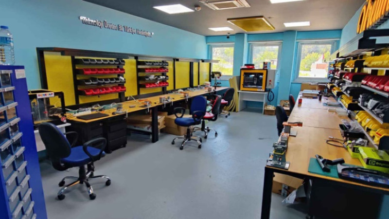 Afyonkarahisar Deneyap Teknoloji Atölyesi’nde mezuniyet heyecanı!