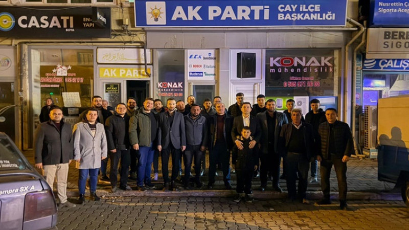 AK Gençlik sahadan kopmuyor