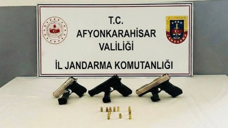 Sinanpaşa ilçesinde düğünde silah sıkan şahıslar yakalandı