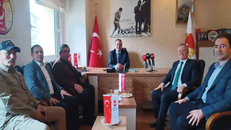 Doktor Mahmut Koçak'tan Afyon Gazeteciler Cemiyetine ziyaret