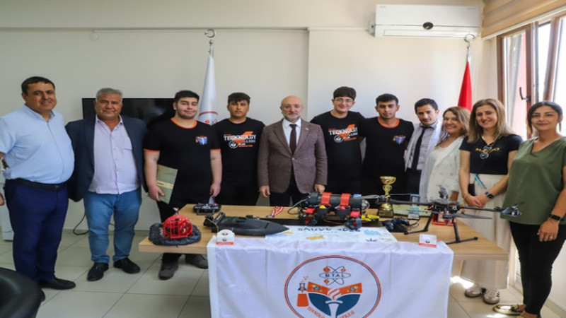 Turgay Şahin'den başarılı öğrencilere tebrik ziyareti